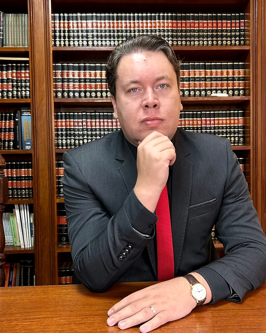 Dr. Lucas Ferreira Faleiros no escritório